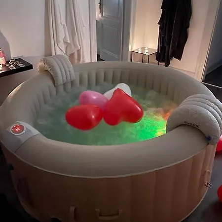 Cocoon Jacuzzi Apartment